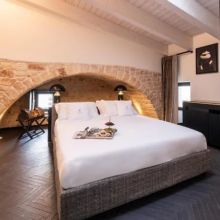 Dimora San Nicola Charming Bed and Breakfast Κονβερσάνο